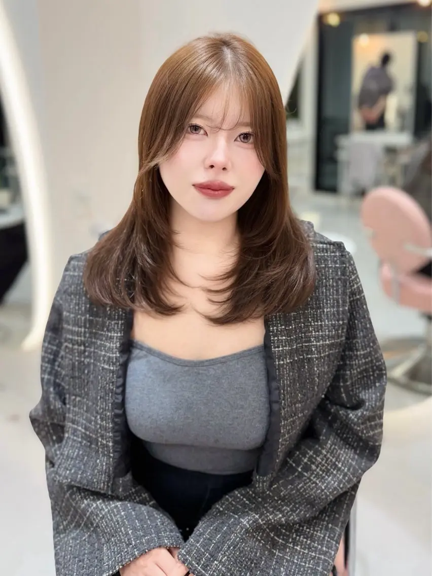 セミロング カラー ヘアアレンジ カット ヘアカラー トリートメント ヘッドスパ ヘアセット ミディアム・ボブ🤍 縮毛矯正/ ひかりのヘアスタイル