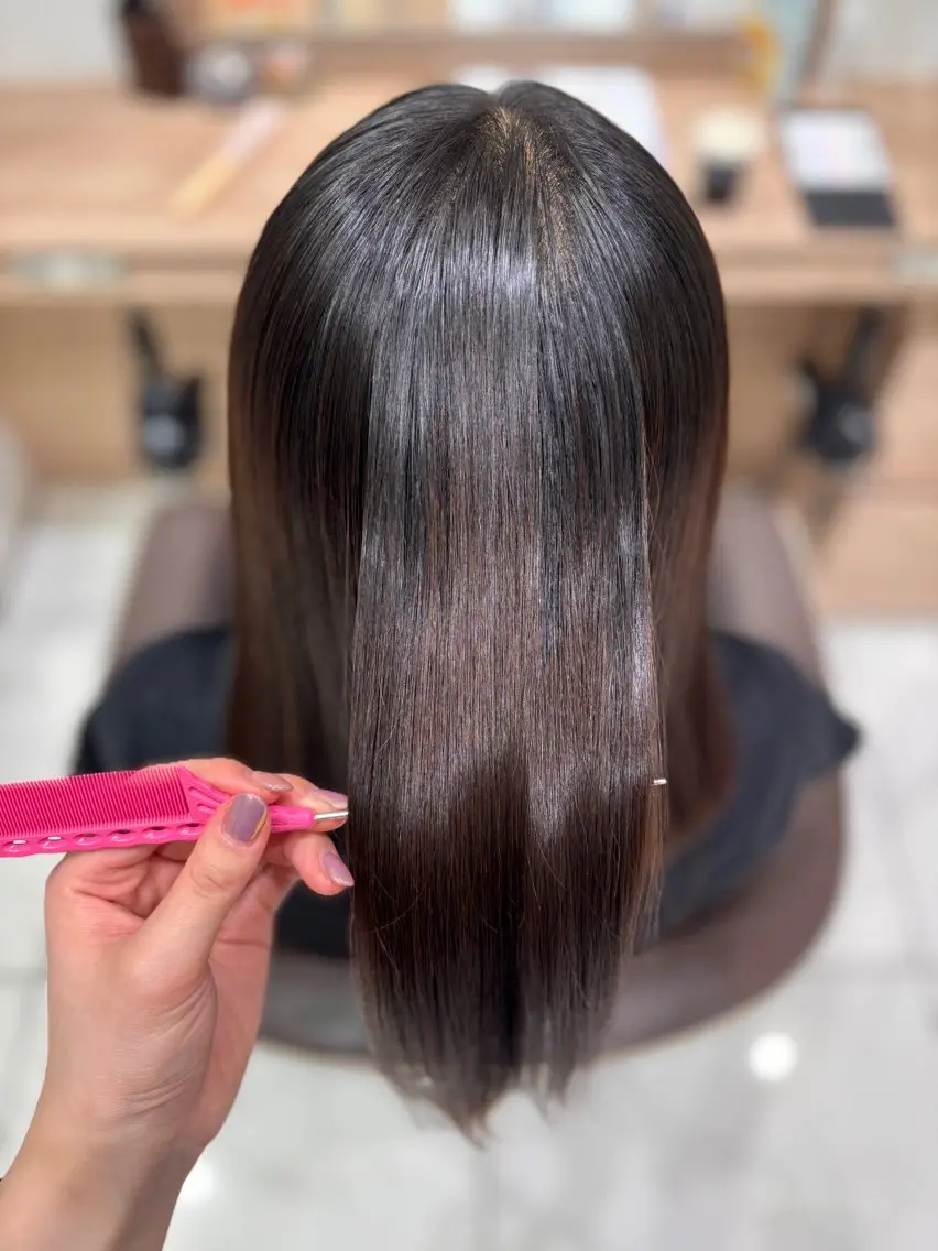 セミロング 縮毛矯正 辻 夏芽のヘアスタイル