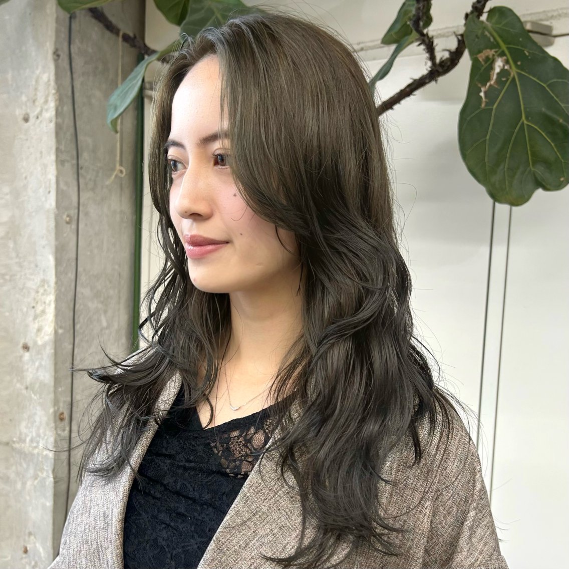 ロング カラー 透明感カラー ダブルカラー オリーブカラー オレンジ カット ヘアカラー 伊藤ほのか/柔らかパ ーマ/ダブルカラーのヘアスタイル