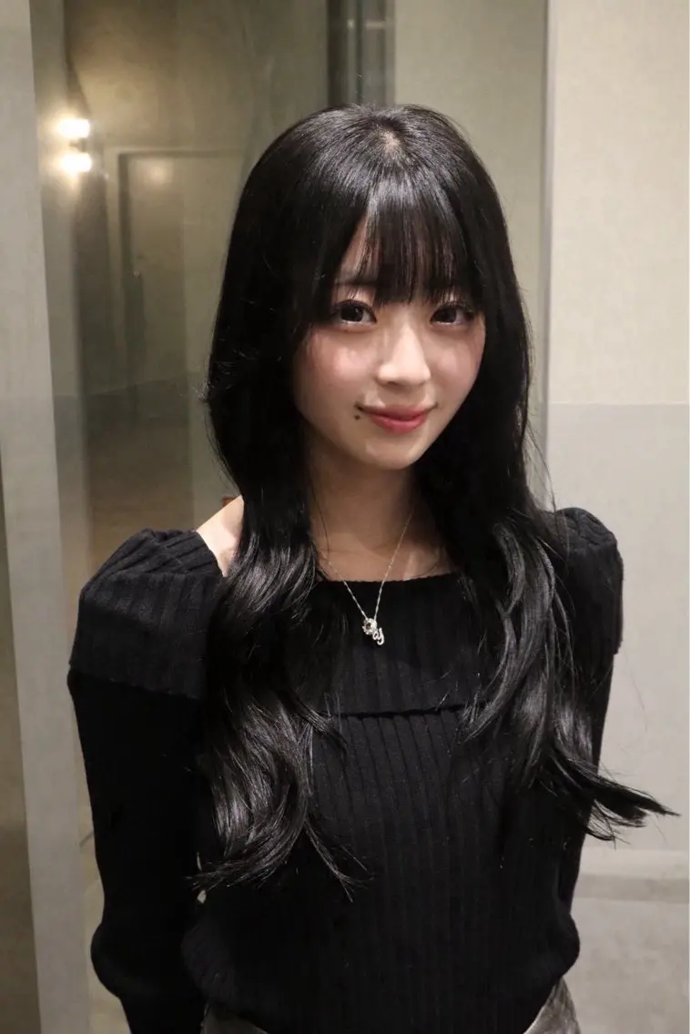 セミロング カラー 黒髪 顔周りカット 韓国風ヘア レイヤーカット カット ヘアカラー トリートメント レイヤー/ブリーチ iwamiya岩見谷のヘアスタイル