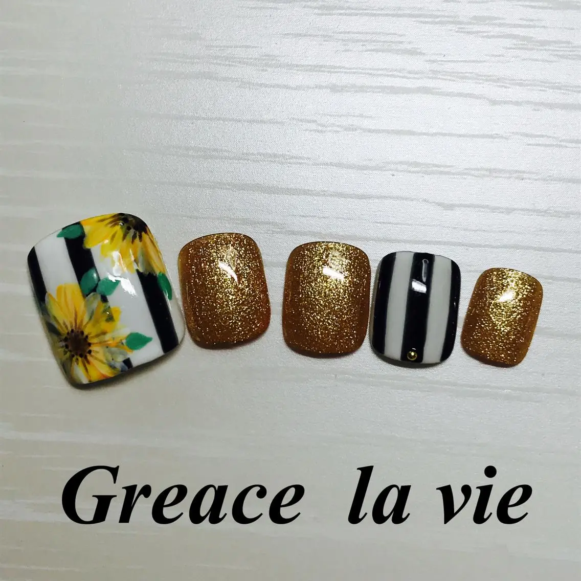 ショート カラー パーマ ヘアアレンジ キッズ ネイル マツエク・マツパ フットネイル Greace  la vieのネイルデザイン