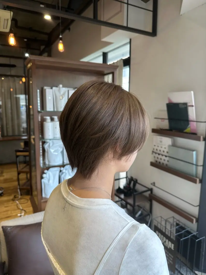 ショート カラー ブリーチ いまじゅく あおいのヘアスタイル