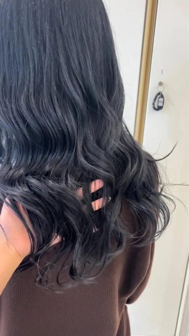 ロング カラー 黒髪 ブルーカラー ブルーブラック カット ヘアカラー バレイヤージュ/ヘア アレンジ/shionのヘアスタイル