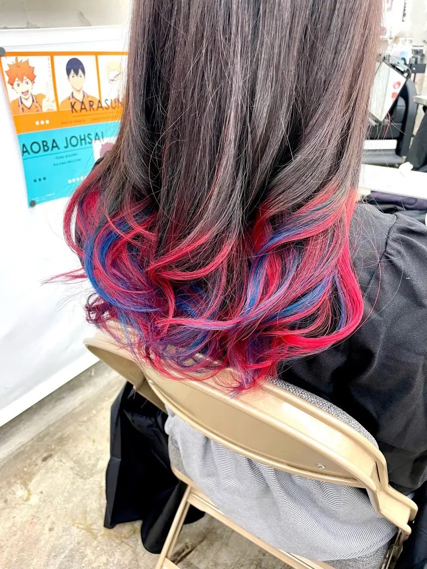 ロング カラー インナーカラー 推し ブリーチ 髪質改善のヘアスタイル