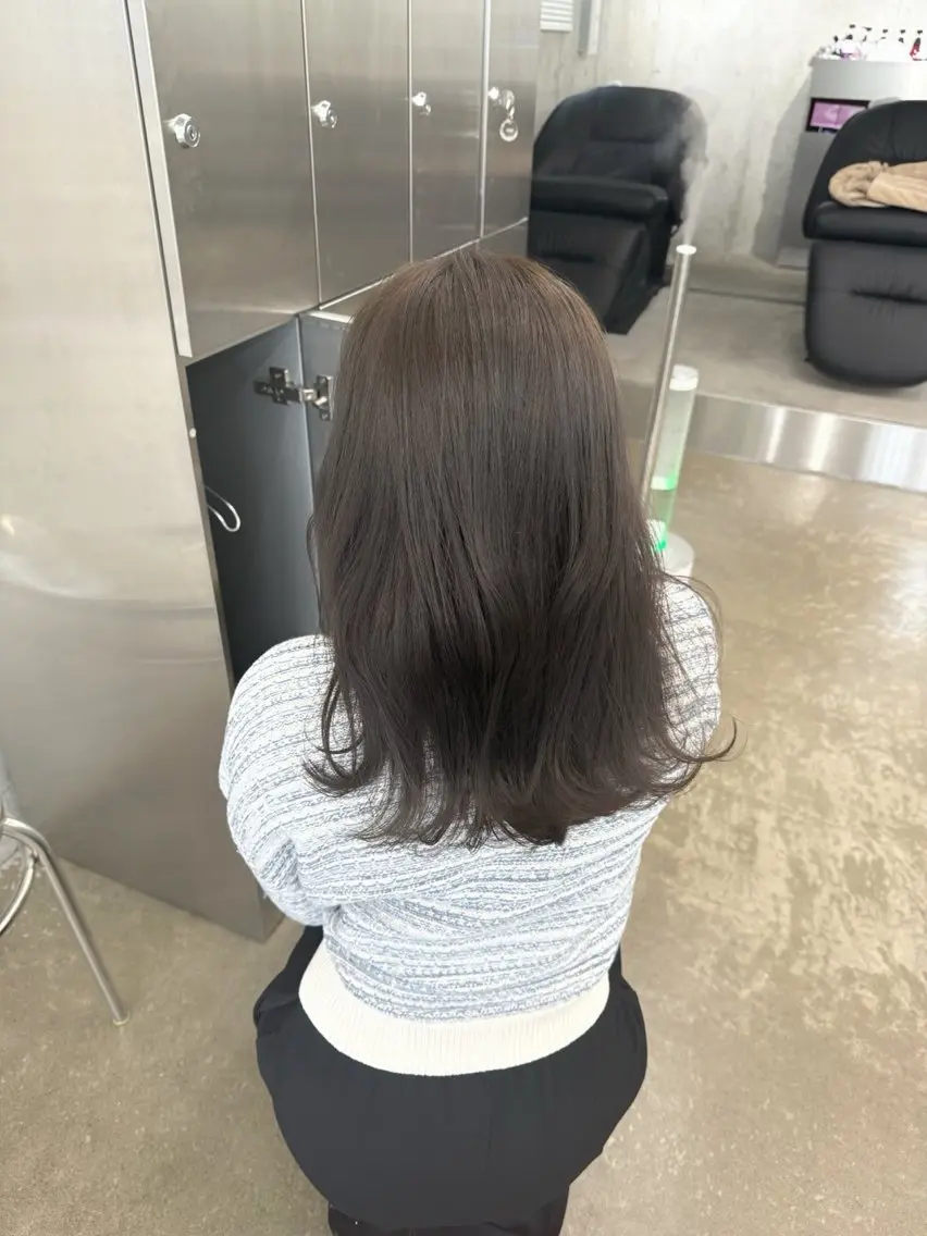 ミディアム カラー グレージュ オリーブグレージュ オリーブグレー カット ヘアカラー トリートメント 高橋大樹/グレー ジュ/ブリーチなしのヘアスタイル