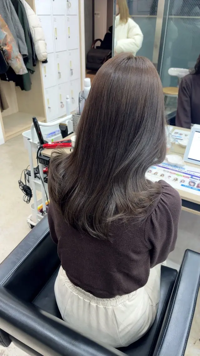 ロング カラー グレージュ オリーブグレージュ オリーブグレー カット ヘアカラー トリートメント 🪽髪質改善縮毛矯正 🤍MIU🤍のヘアスタイル
