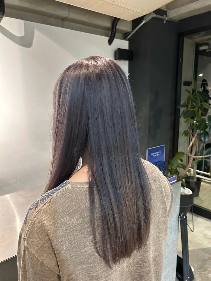 ロング カラー アッシュ ブリーチ シルバー シルバーアッシュ トリートメント twig 山田 永嶋芽衣のヘアスタイル