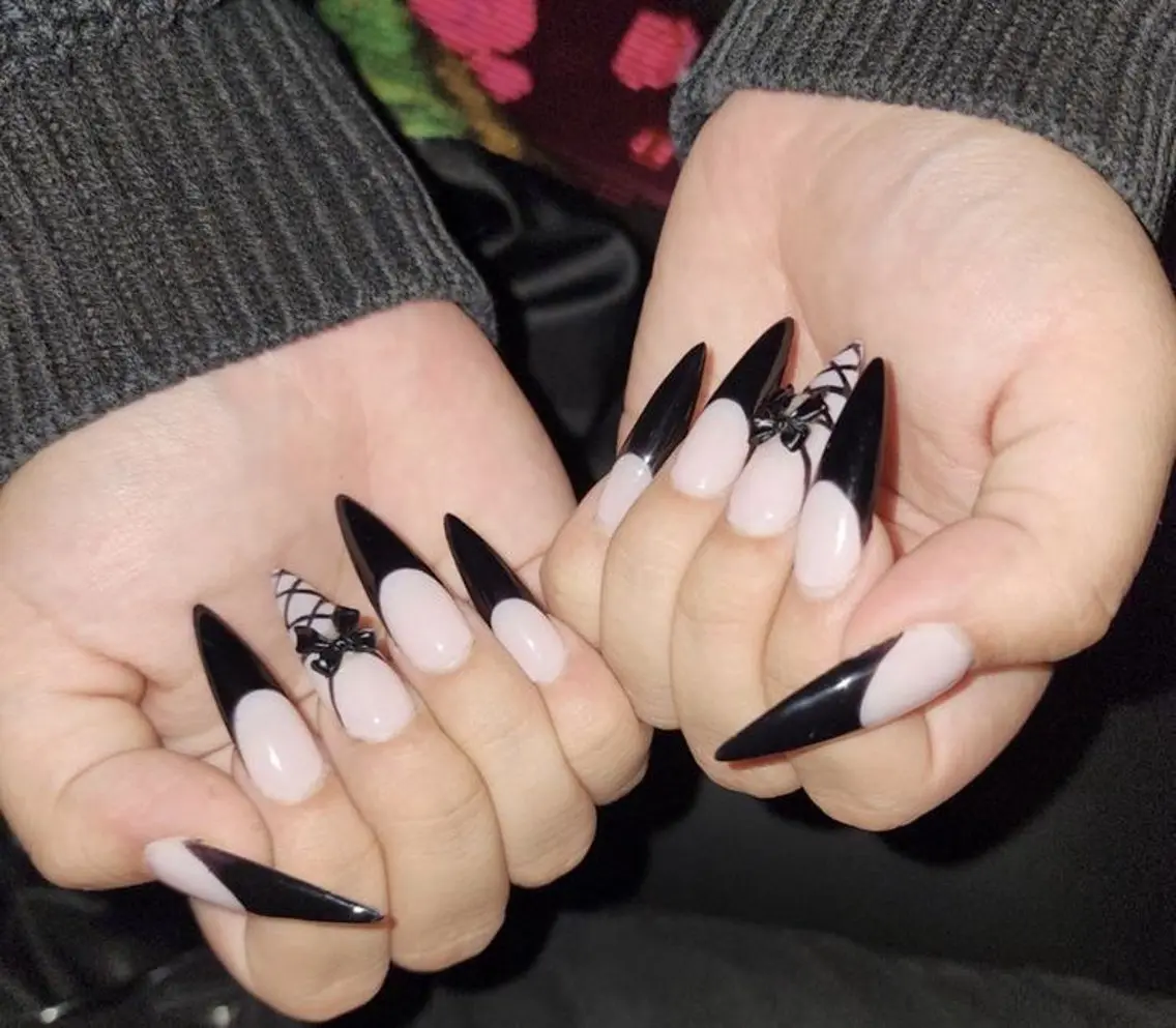 ネイル マグネットネイル ピンク ネイルチップ 冬ネイル クリスマス ハンドネイル Lee Nailsのネイルデザイン