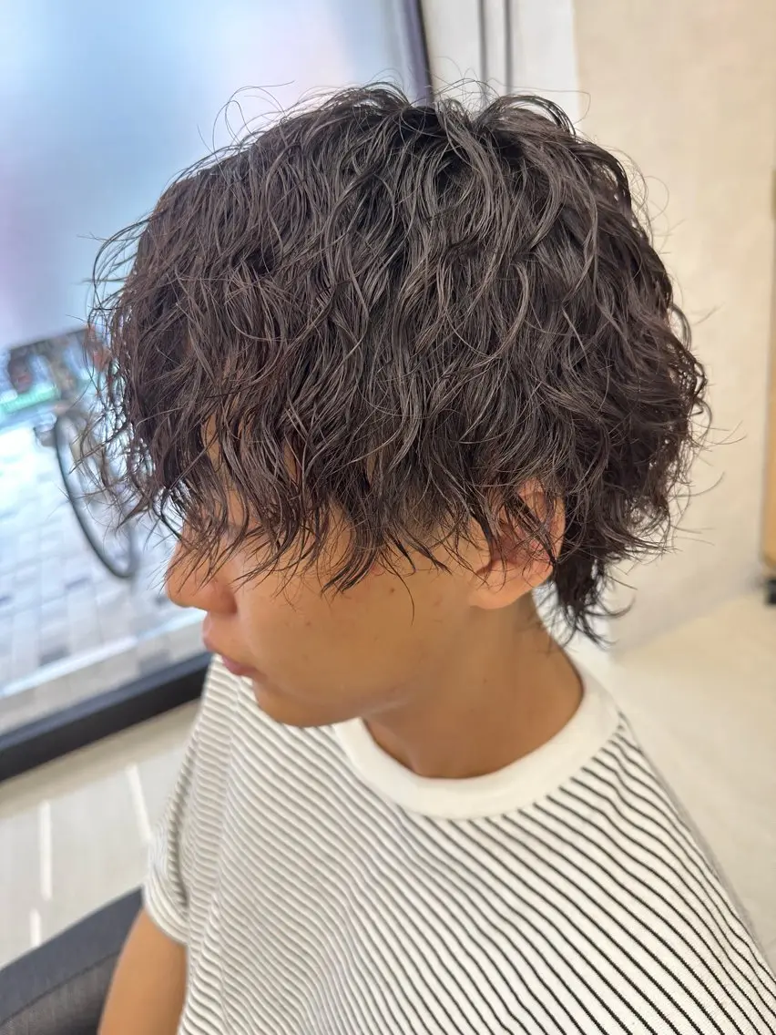 ミディアム パーマ メンズ ミディアムパーマ メンズパーマ ツイストスパイラルパーマ 波巻きパーマ スパイラルパーマ 💈メンズ特化 美容師サキ💈のヘアスタイル