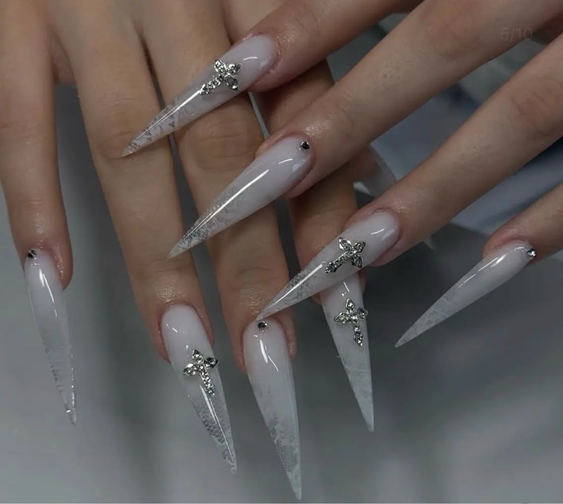 ネイル アートネイル ボルドー フレンチネイル ジェルネイル 氷ネイル・うるうるネイル ハンドネイル Julie Nail Hinのネイルデザイン
