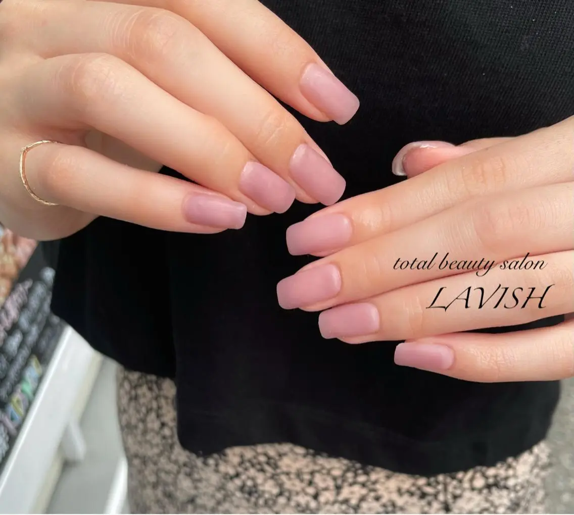 ネイル LAVISH 大和店 emi・:*+のネイルデザイン