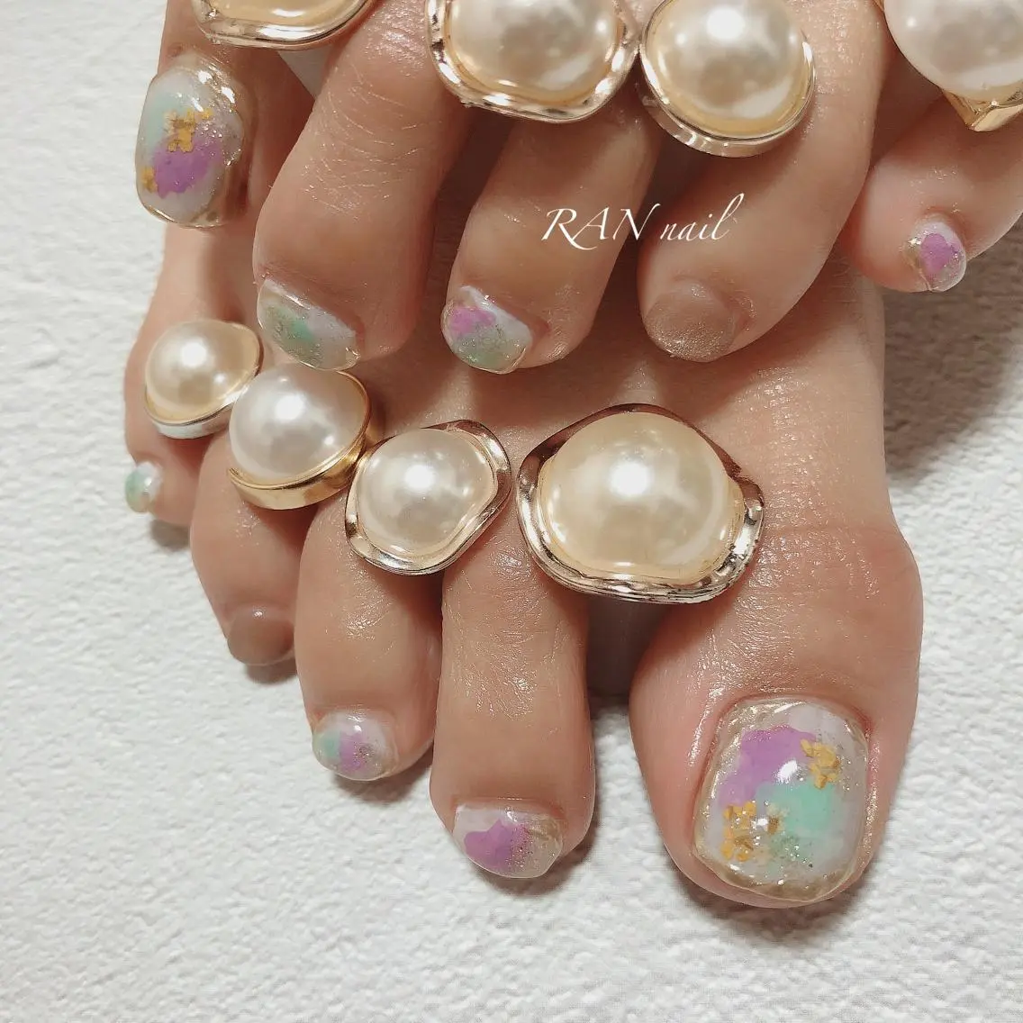 ネイル アートネイル フラワーネイル フットネイル ジェルネイル ゴールド RAN nailのネイルデザイン