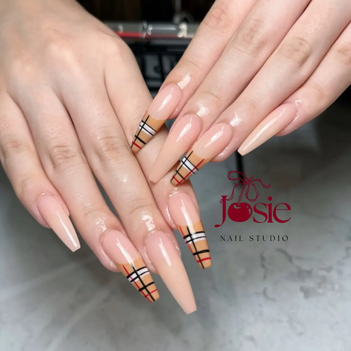 ネイル ブラウン 長さ出し キラキラネイル 韓国ネイル ロングネイル ハンドネイル JOSIE nail studioのネイルデザイン