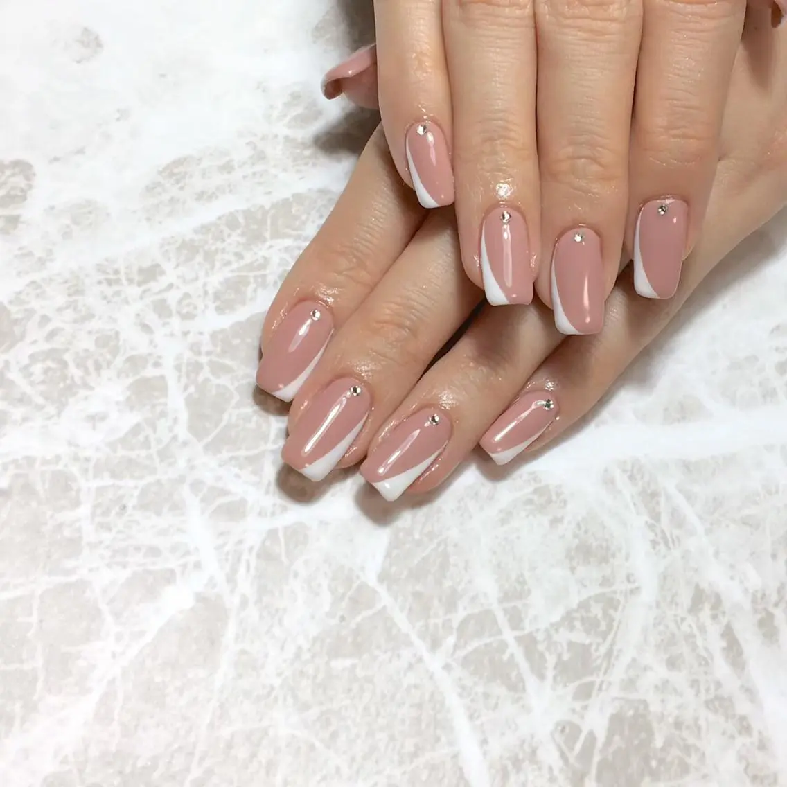 ネイル ワンカラーネイル ストーンネイル shiro ハルカのネイルデザイン