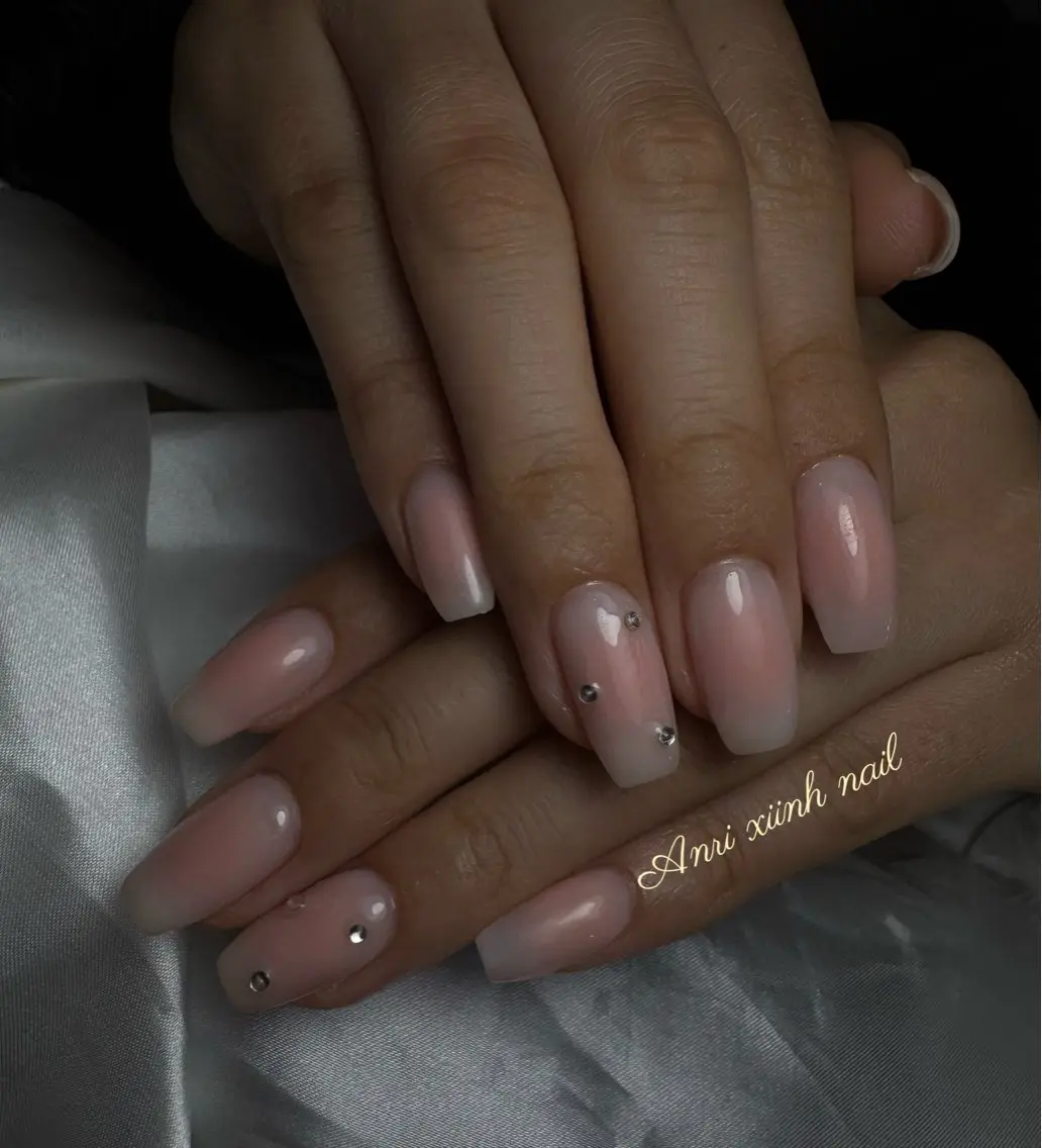 ネイル チークネイル 長さ出し フットネイル ジェルネイル 卒業式 𝓐𝓷𝓻𝓲 XiinhNailのネイルデザイン