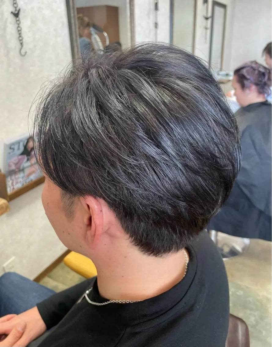 ショート カラー メンズ メンズハイライト ハイライトカラー シルバー ハイライト カット ヘアカラー 三川 啓英 / 縮毛矯正/髪質改善のヘアスタイル