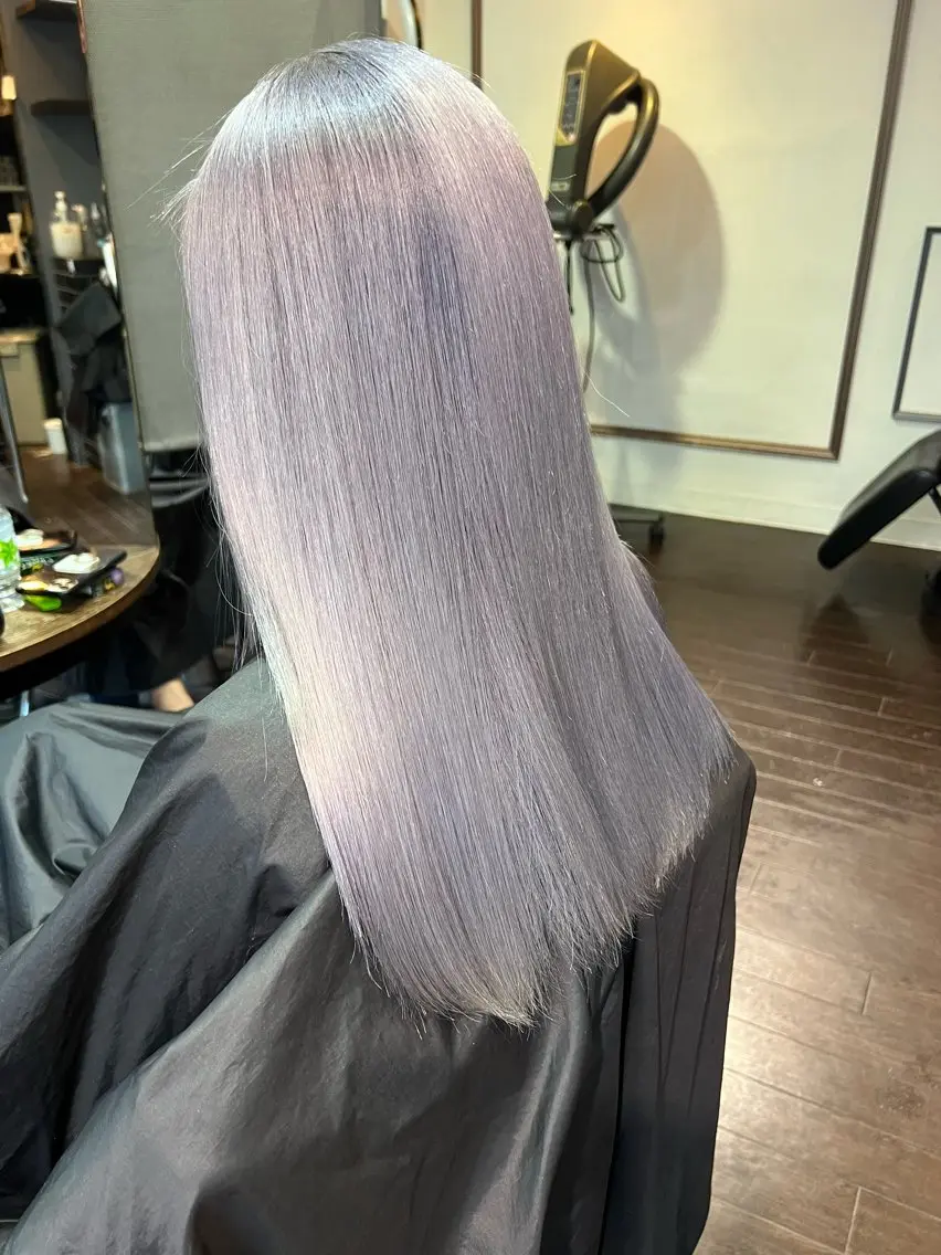 ロング カラー アッシュ アッシュグレー ブリーチ ケアブリーチ 透明感カラー ヘアカラー Lima/ハイトー ン/ブリーチ/心斎橋のヘアスタイル