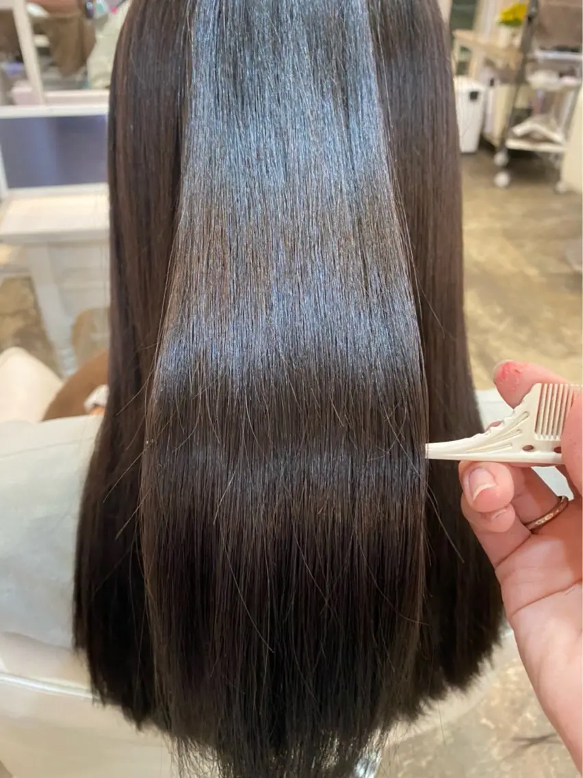 ロング 縮毛矯正 小磯 維織のヘアスタイル
