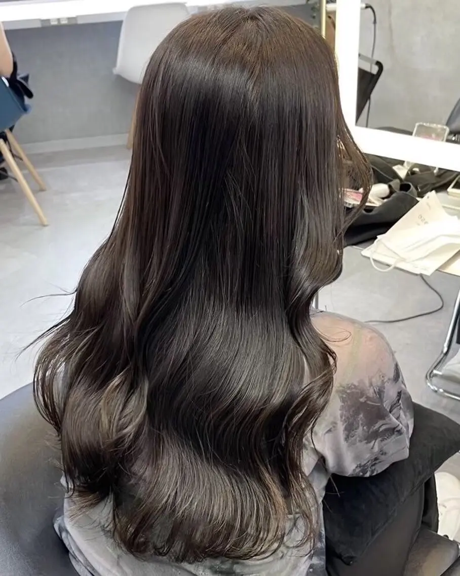 カラー londnaitre 乙川友杏のヘアスタイル