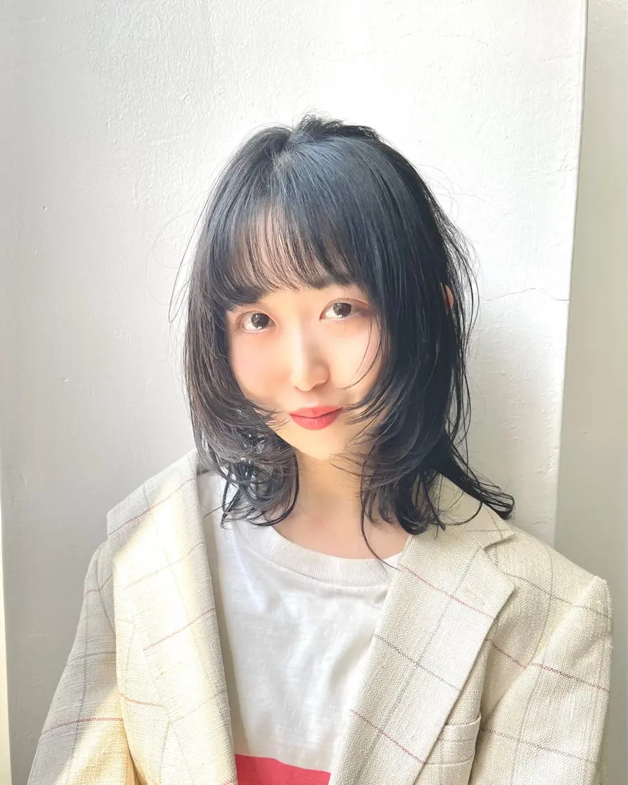 ミディアム カラー 透明感カラー レイヤーカット シースルーバング 小顔カット 7/3当日予約可 似合わせレイヤー矢作のヘアスタイル