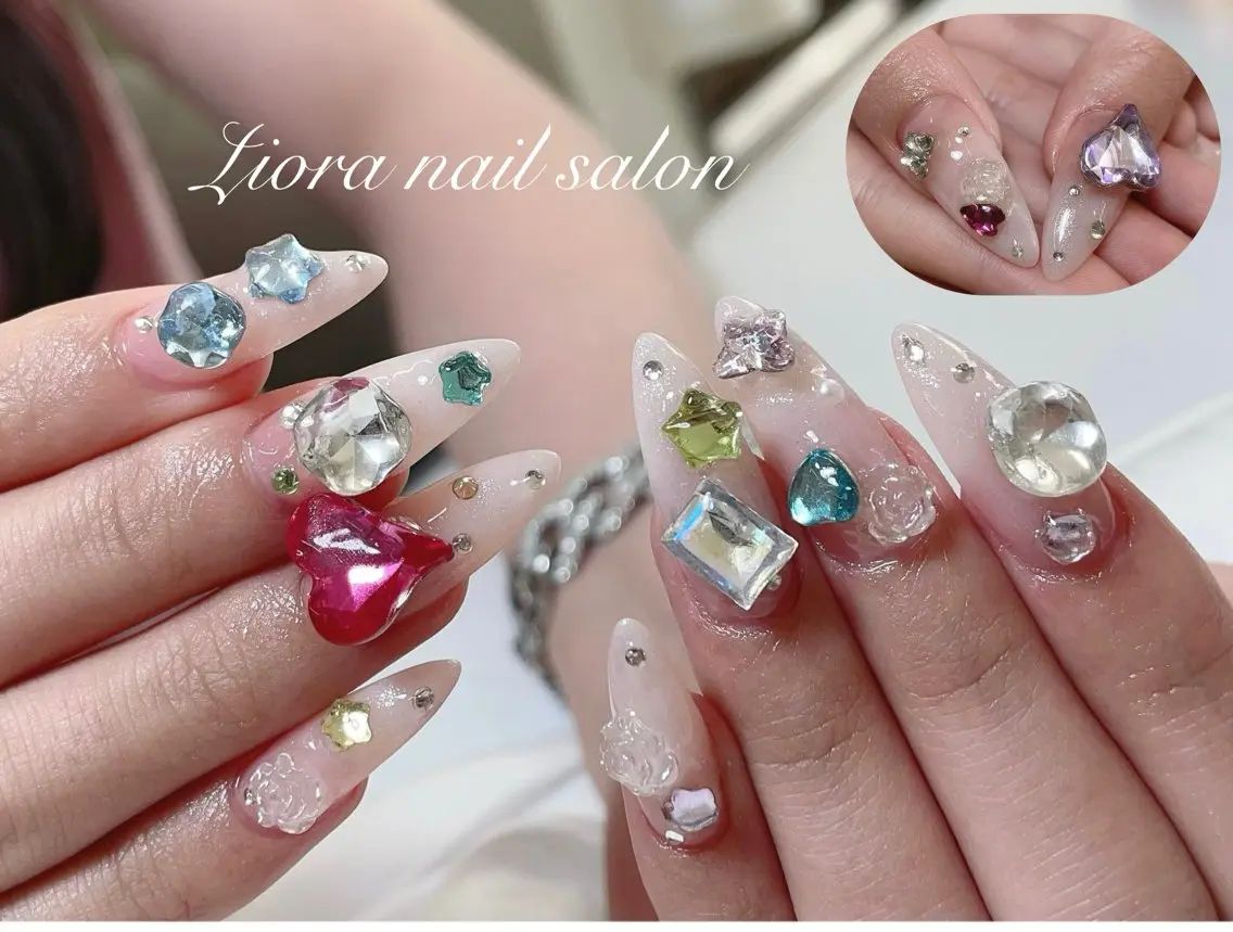 ネイル フレンチネイル ジェルネイル ガーリー グラデーション キラキラネイル ハンドネイル JUN Lioraネイルのネイルデザイン