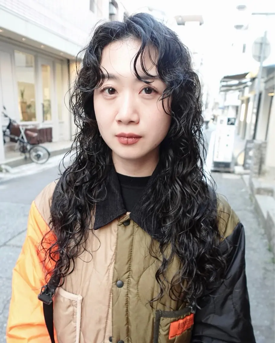 ロング パーマ 顔まわりレイヤー レイヤーカット ロング ニュアンスパーマ カット パーマ トリートメント 水原波津輝/ボブ /ニュアンスパーマのヘアスタイル