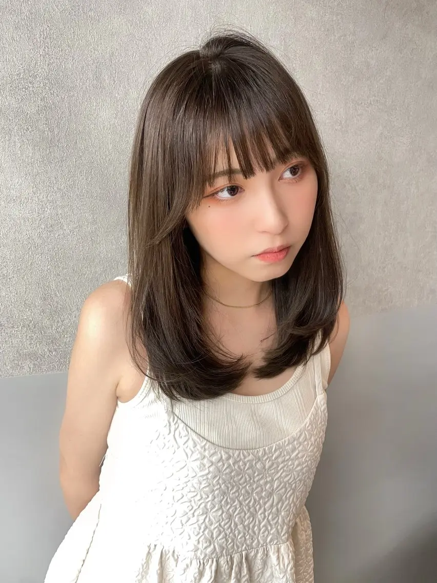 ミディアム カット ヘアカラー トリートメント 透明感オリーブ🫒/ ブリーチなしWカラーのヘアスタイル