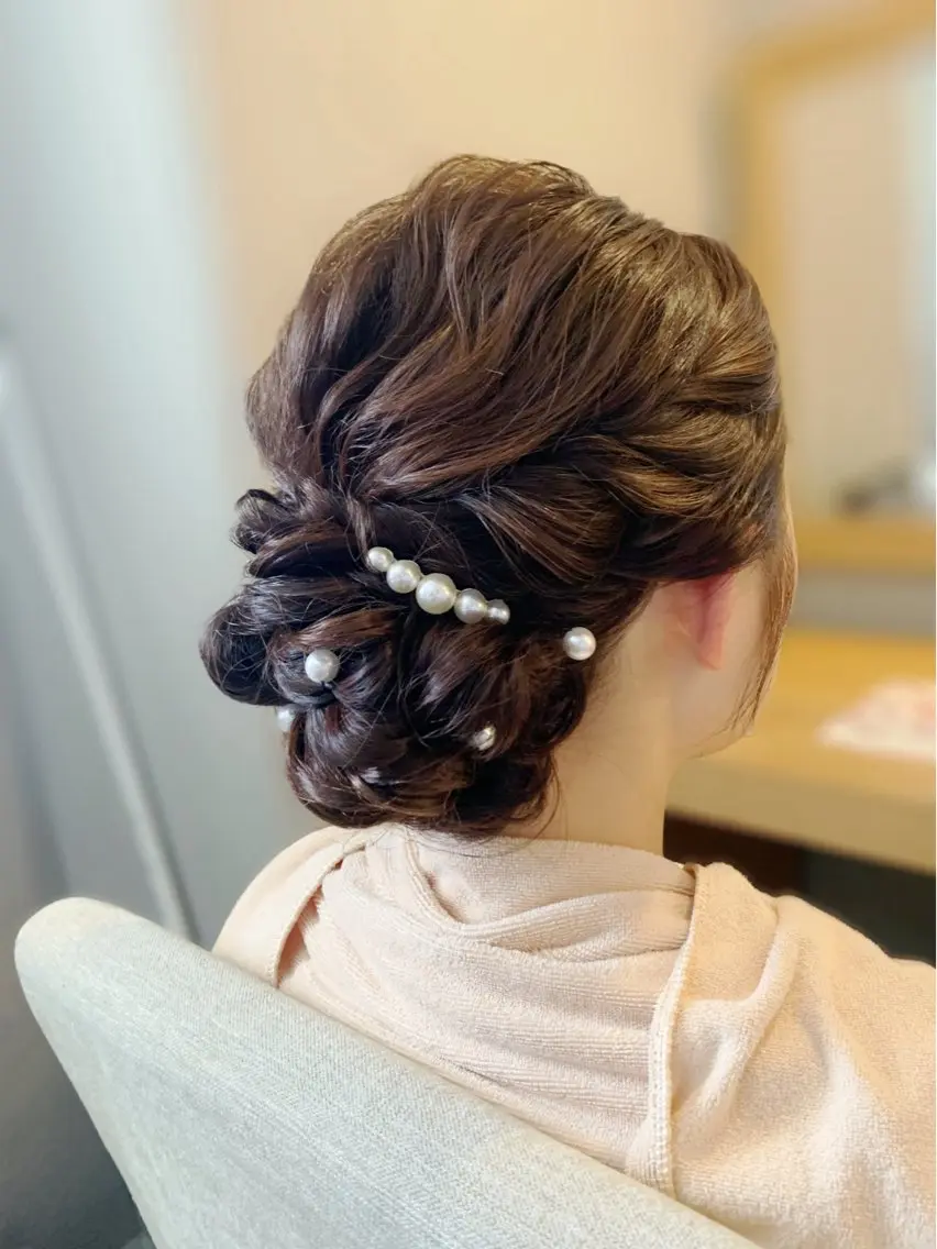 カジュアルなお出かけからフォーマルなイベントまでOK🙆🧡ヘアセットアップスタイル🌼の写真