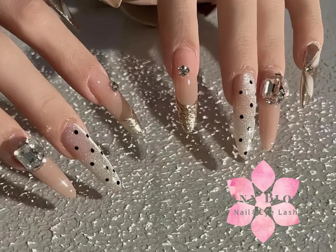 ネイル 長さ出し フレンチネイル ジェルネイル マグネットネイル ミラーネイル ハンドネイル ハンドケア Hana Bloom Nail💗YUIのネイルデザイン