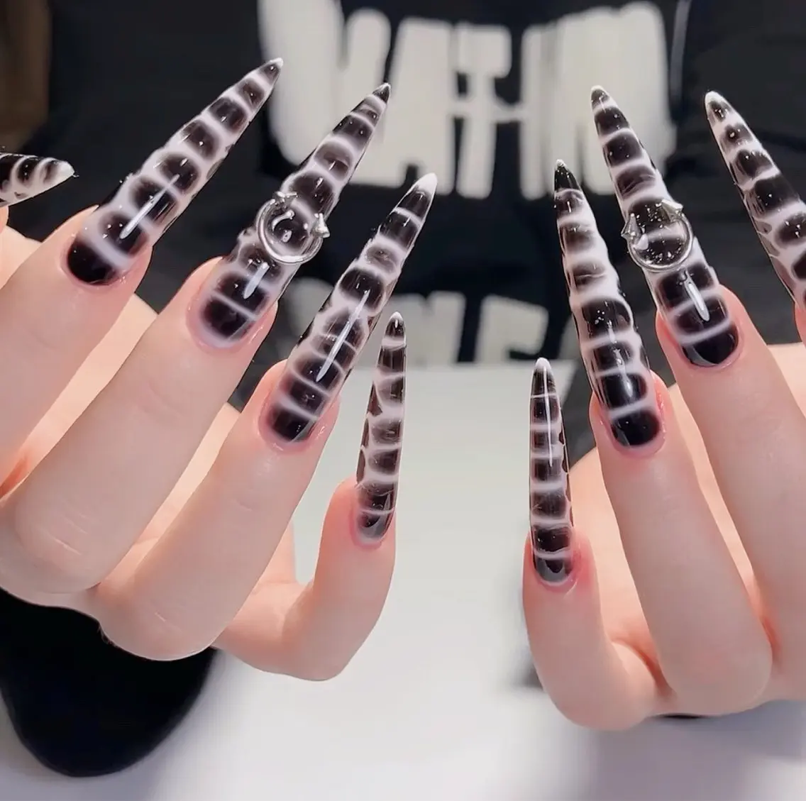 ネイル フレンチネイル ジェルネイル ガラスフレンチ ハロウィン ハート H.baby Nail Salonのネイルデザイン