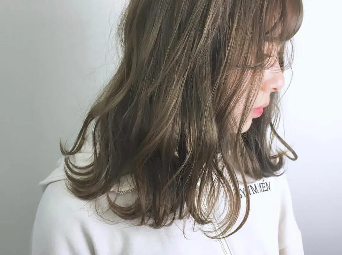 ミディアム カラー ベージュカラー ブリーチ 韓国hair ·͜· watanabeのヘアスタイル