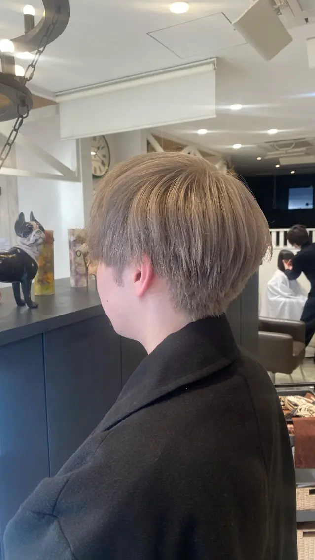 ショート カラー ベージュカラー ホワイトベージュ ヘアカラー 柴田 枝利子のヘアスタイル