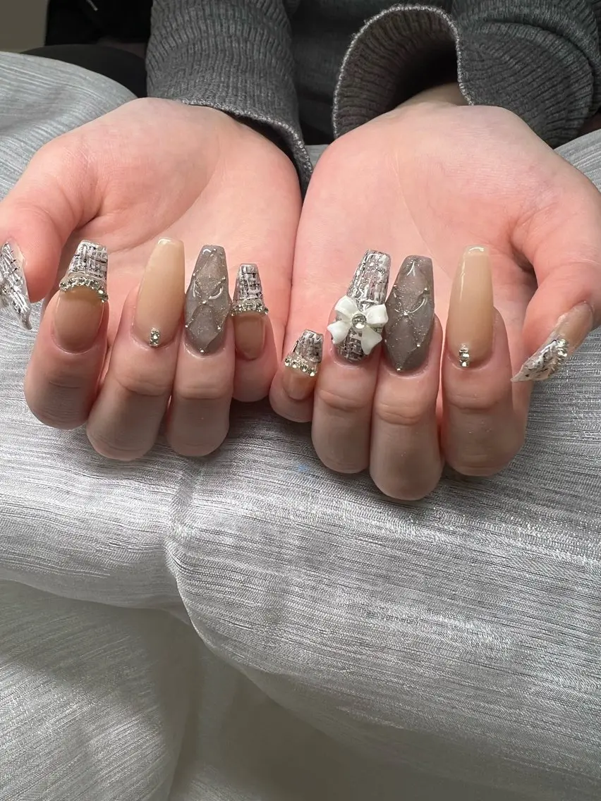 ネイル オーロラネイル チークネイル 長さ出し フットネイル フレンチネイル ハンドネイル Lee Nailsのネイルデザイン
