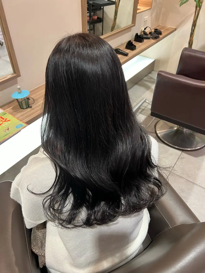 ロング カラー ダークグレー カット ヘアカラー 西村 美羽のヘアスタイル