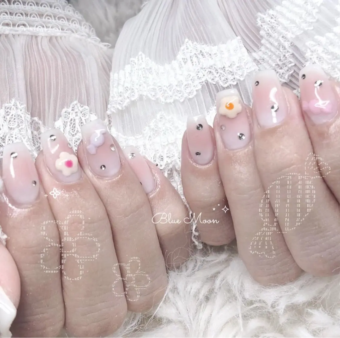 ネイル チークネイル ストーンネイル ハンドネイル フットネイル ハンドケア nail salon Blue Moonのネイルデザイン