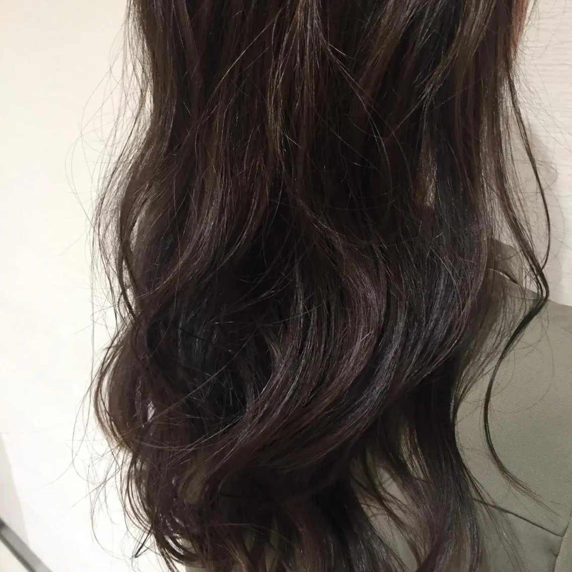 ロング カラー アッシュ アッシュグレー 赤阪 優奈のヘアスタイル