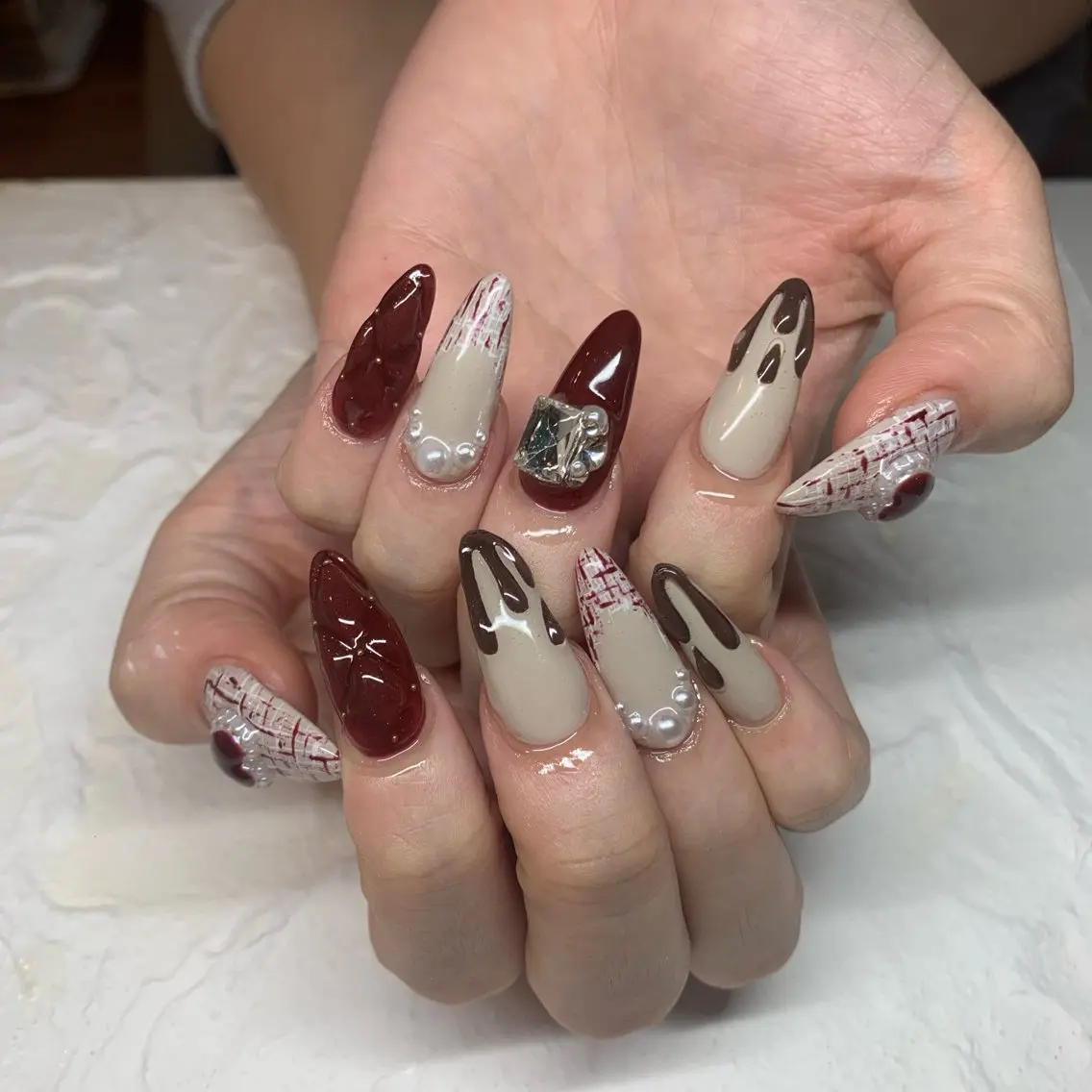 ネイル 赤色 スカルプネイル バレンタイン happiness nailのネイルデザイン