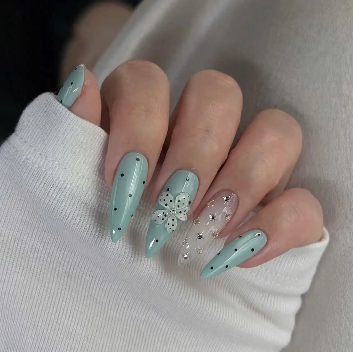 ネイル フラッシュネイル フレンチネイル グラデーション キラキラネイル 韓国ネイル ハンドネイル Hy nailsのネイルデザイン