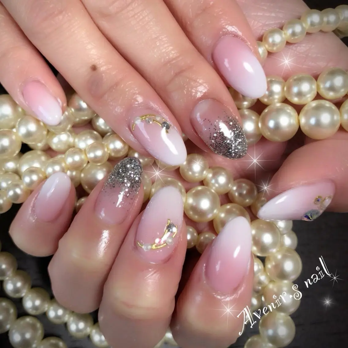 ネイル グラデーション ホワイト Home Salon Avenir.のネイルデザイン