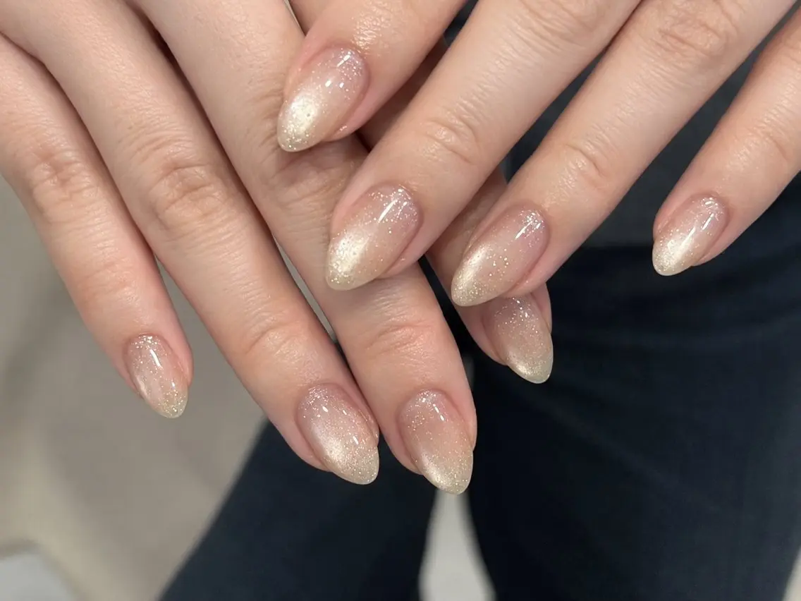 ネイル ジェルネイル キラキラネイル マグネットネイル ニュアンスネイル オフィスネイル ハンドネイル A iのネイルデザイン