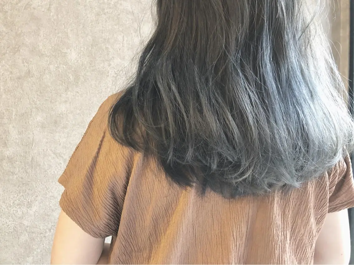 ミディアム カラー 顔周りレイヤーカット ブリーチminamiのヘアスタイル