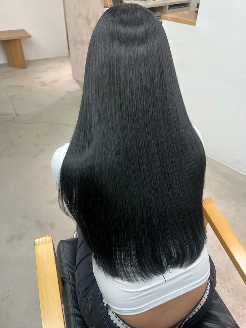 ロング カット ヘアカラー トリートメント vince. moekoのヘアスタイル
