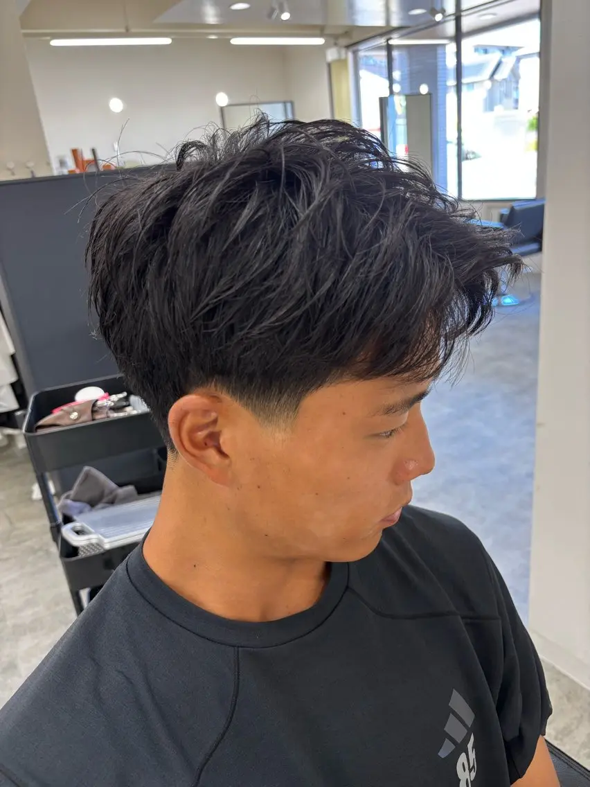 メンズ アップバング フェードカット 西嶋 大凱のヘアスタイル