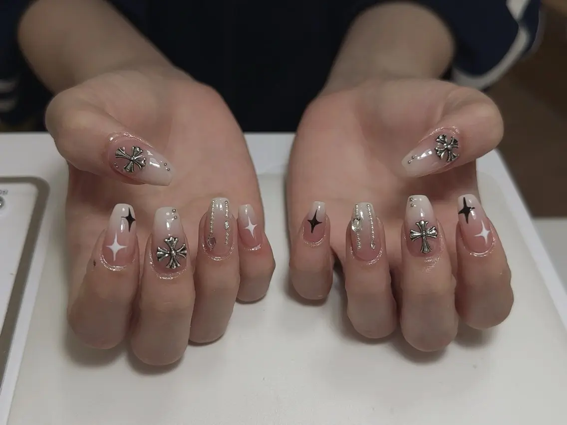 ネイル ハンドネイル NAIL CIRCLESのネイルデザイン