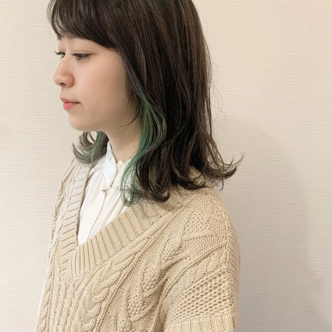 セミロング カラー グレージュ インナーカラー オリーブグレージュ オリーブグレー ヘアカラー トリートメント 池田 真由美のヘアスタイル