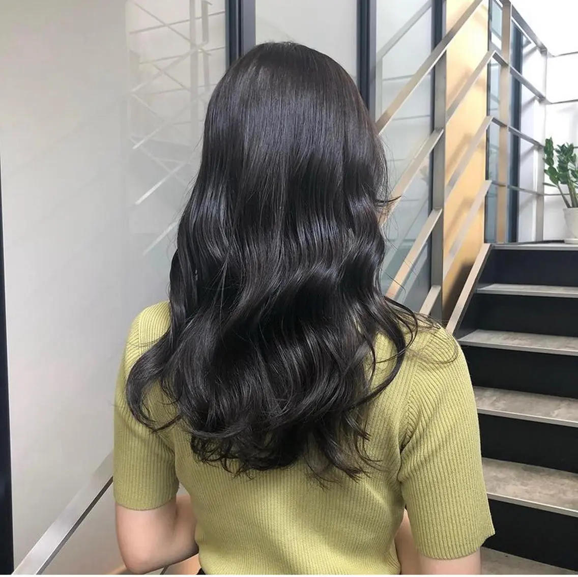 ロング カラー パーマ ヘアアレンジ メンズ キッズ メンズインナーカラー メンズ韓国風 波巻きパーマ ベージュカラー インナーカラー ヘアカラー stylist 🌸 kana.のヘアスタイル