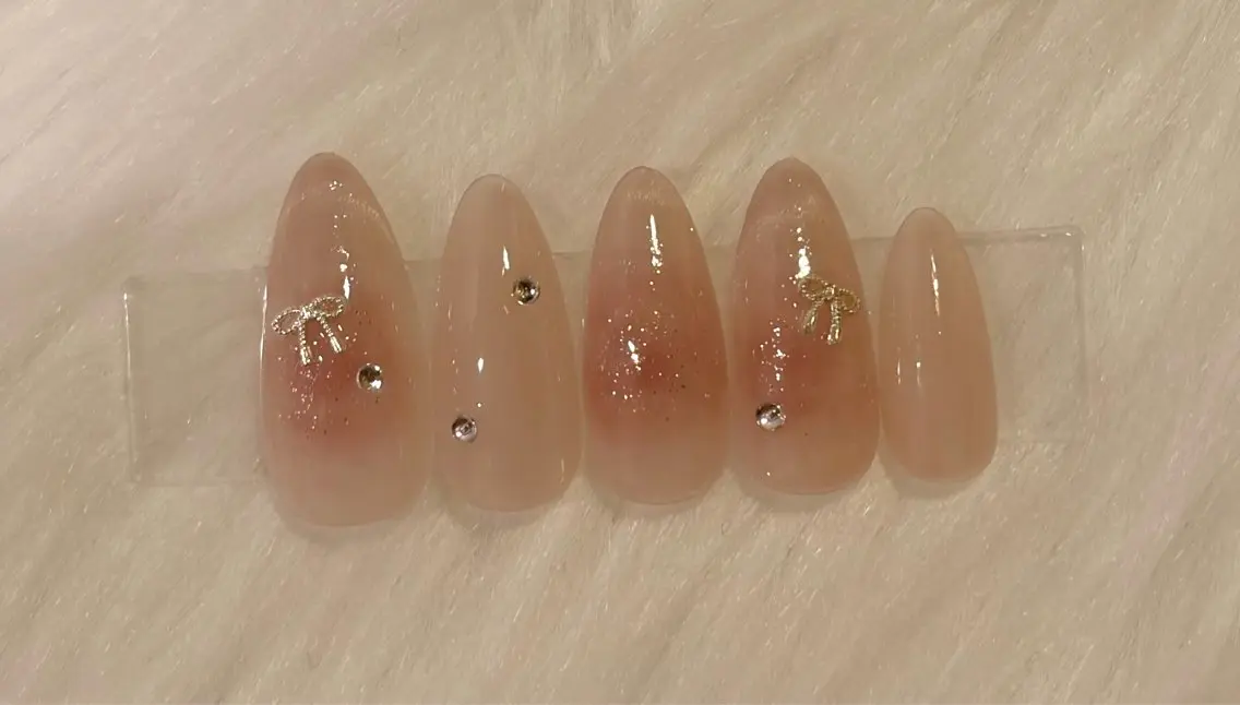 ネイル チークネイル マグネットネイル リボン ハンドネイル M🎀 nailのネイルデザイン