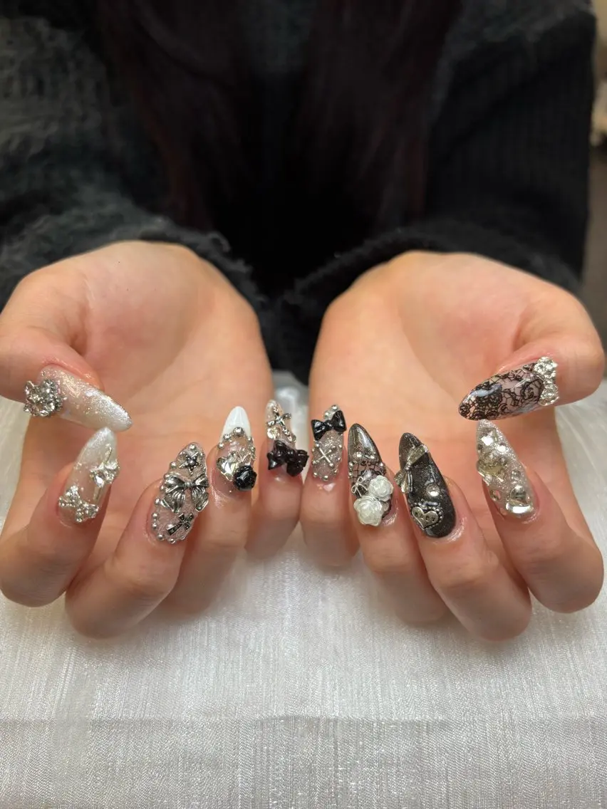 ネイル グラデーション キラキラネイル ワンカラーネイル 冬ネイル Jenn Nail Salonのネイルデザイン