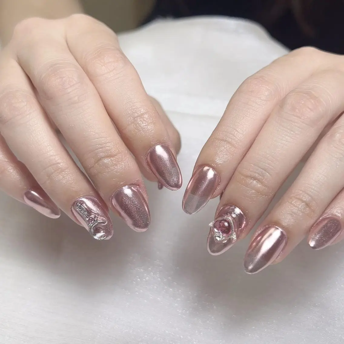ネイル ミラーネイル Nail salon 木にいるのネイルデザイン