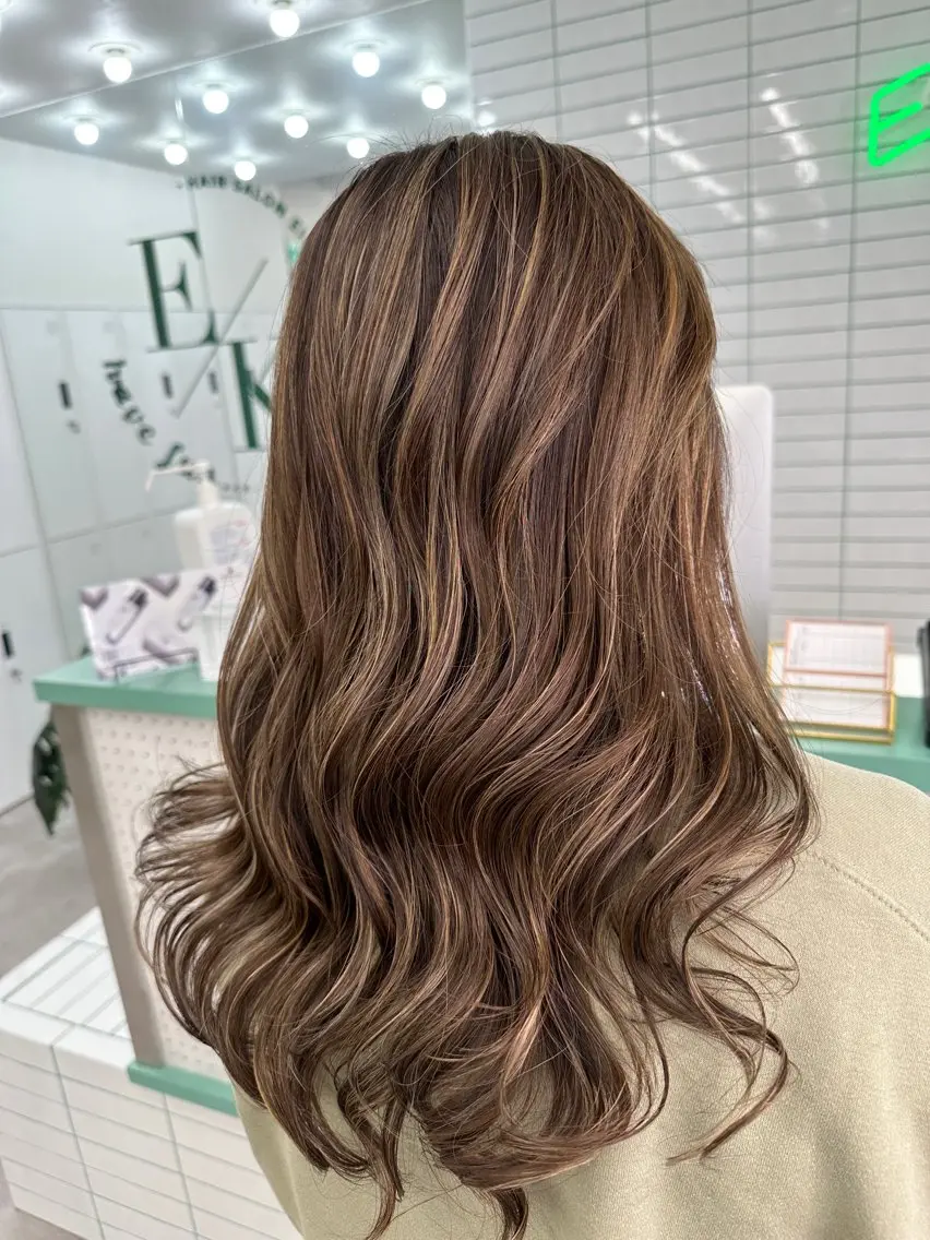 ロング ハイライト カット ヘアカラー トリートメント 💚透明感カラー💚 ♻️本間♻️のヘアスタイル
